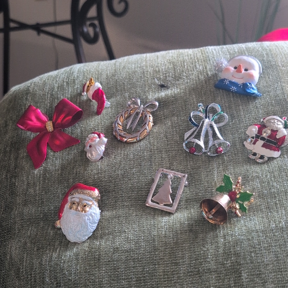 Vintage Christmas Pin